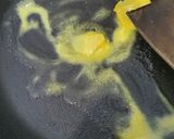 Foto langkah ke 2 dari resep Telur Lipat Korea (Pakai Pinggiran Roti).