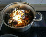 Foto del paso 3 de la receta: Mejillones con garbanzos