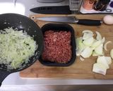 A picture of step 1 of Hamburger steak.