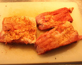 Foto del paso 3 de la receta: Tipo asado de tira...pero de cerdo, con ensalada de..