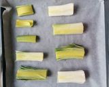 Une image de l'étape 2 de Poireaux caramélisés à la feta et au pignons de pins - maquereau.