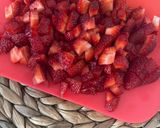 صورة لخطوة 7 من وصفة كيكة الفراولة الباردة 🍓🍰