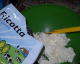 Foto del paso 1 de la receta: Buñuelos de ricota dulce (fritos)