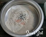 A picture of step 1 of Kalonji Chapatis or Rotis.