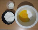 Foto langkah ke 2 dari resep Bolu kukus karakter.
