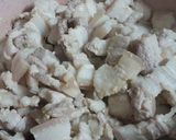 Hình bước làm 1 của món Mắm ruốc kho thịt đơn giản
