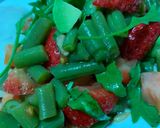 Foto del paso 2 de la receta: Ensalada de judía verde, aguacate, fresa, tomate y rúcula.🍓🍅🥬