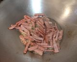 A picture of step 2 of Bihon Guisado.