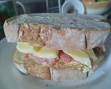 Foto del paso 6 de la receta: Sándwich🥯de queso🧀y jamón🥓en pan artesanal🥯🧀🍞