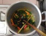 Foto langkah ke 4 dari resep Gulai Daun Singkong Ebi.