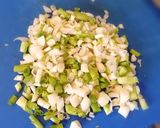 Foto del paso 4 de la receta Salteado de champiñones con ajetes y langostinos