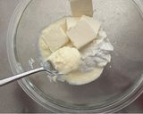 A picture of step 3 of Cream Cheese Cup with Blackberry and Mulberry.