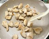 A picture of step 4 of Stir-Fried Chicken Breast with Tri-Color Peppers 🫑.