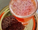 صورة لخطوة 3 من وصفة عصير كوكتيل بالفراولة 🍓🍊🍹