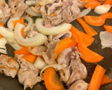 A picture of step 6 of Easy! Stir-Fried Udon with Mentsuyu Sauce.
