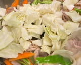 A picture of step 7 of Easy! Stir-Fried Udon with Mentsuyu Sauce.