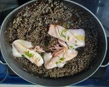 Foto del paso 6 de la receta: Arroz negro con calamar a la plancha