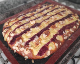 Foto del paso 3 de la receta: Coca de crema, coulis de frutos del bosque y almendras