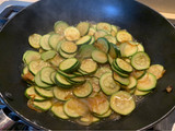 Straccetti di pollo con zucchine