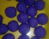 Foto langkah ke 3 dari resep Bola Ubi Ungu Isi Coklat.