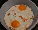 Foto langkah ke 3 dari resep Telur Ceplok Tiga Saus.