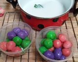 Foto langkah ke 9 dari resep Klepon warna warni kuah santan.