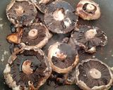 A picture of step 3 of My Quick Ginger & Soy Sauce Mushrooms 😉 #2Flavours.
