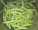 Hình bước làm 1 của món Đỗ xào lòng gà