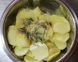 Foto del passaggio 3 della ricetta Patate al forno al limone 🌷