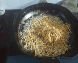 Hình bước làm 6 của món Mì xào tương đen cayy
