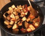 Une image de l'étape 8 de Aubergines violettes aux tomates, gingembre et paprika.