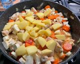 Une image de l'étape 20 de Poulet aux carottes, panais, petits pois et pommes de terre.