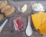 Foto del paso 1 de la receta: Patatas skin con bacon, queso y salsa