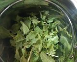 A picture of step 1 of Mint Mojito.
