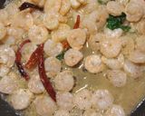 Foto del paso 3 de la receta: Camarones a la mantequilla con picante