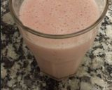 Foto del paso 4 de la receta: Licuado Veraniego con frutilla, banana y manzana 🍎🍌🍓