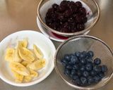 A picture of step 1 of Fruit Sandwich 🍒.