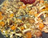 Foto del paso 3 de la receta: Contramuslos de Pollo y Conejo con Portobello y Shimeji