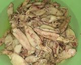 Foto langkah ke 1 dari resep Tumis Cumi Asin Petai Cabe Ijo.