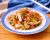 Hình bước làm 5 của món Gỏi Rau Tiến Vua Chả Lụa
