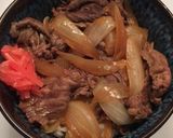 รูปขั้นตอนการทำที่ 10 ของ ข้าวหน้าเนื้อตุ๋นญี่ปุ่น (กิวด้ง)  牛丼 Gyūdon | Japanese Beef Blow