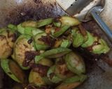 Foto langkah ke 4 dari resep Tumis Terong Ikan Asin.