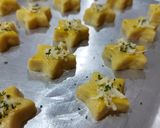 Foto langkah ke 4 dari resep Garlic Cheese Cookies.
