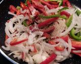 Foto del paso 3 de la receta: Arroz con sofrito de pimientos y cebolla