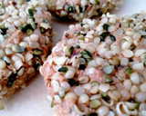 Foto del paso 5 de la receta: Bolitas RAW de nueces, ciruelas y semillas de cáñamo con toque de agua de mar