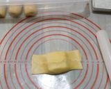 Foto langkah ke 10 dari resep Bolen Isi Tape.