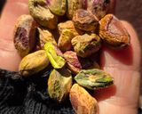 Foto del paso 1 de la receta: Crema saludable de pistachos 🌱 solo 2 ingredientes + paciencia 🧘🏻♀️