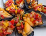 Foto del paso 6 de la receta: Mejillones con salsa criolla y chimichurri