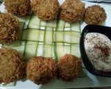 A picture of step 3 of Crunchy Noodles balls.