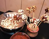 চকোলেট ড্রাই ফ্রুটস ললিপপ (chocolate dry fruits lollipop recipe in Bengali) রেসিপির ধাপ 3 ছবি